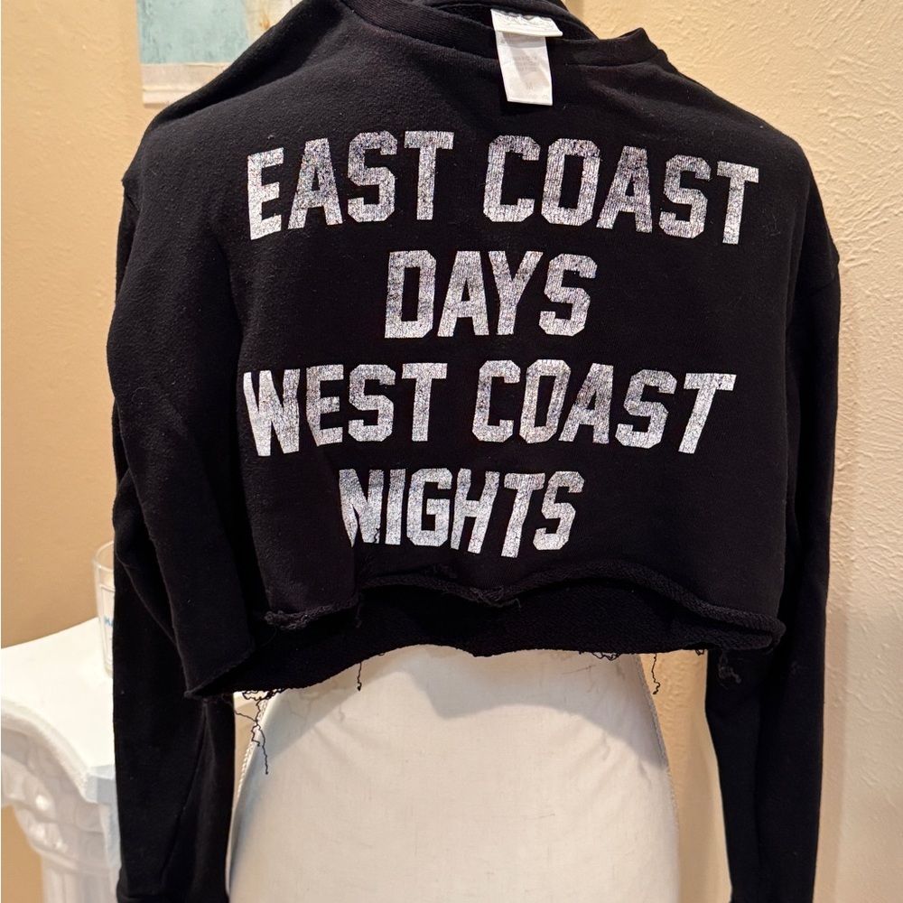 Black Graphic Long Sleeve Crop Top